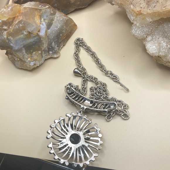 Vintage Silvertone and black faceted rhinestone necklace. - Picture 4 of 5